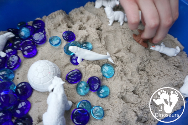 Kinetic Sand Arctic Animals Themed Sensory Bin - a fun small play sensory bin for the arctic animals with glass gems, arctic toob and kinetic sand - 3Dinosaurs.com