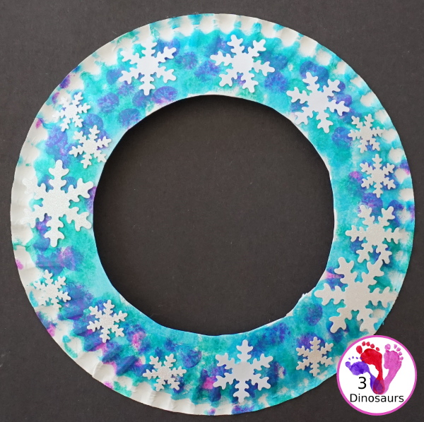 Snowflake Wreath - a simple snowflake themed wreath you can make in the winter - 3Dinosaurs.com