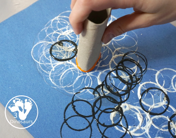 Paper Roll Snowman painting for kids - a fun snowman made by painting with paper rolls. A simple winter craft that kids of different ages can do. It is simple to set up and do.