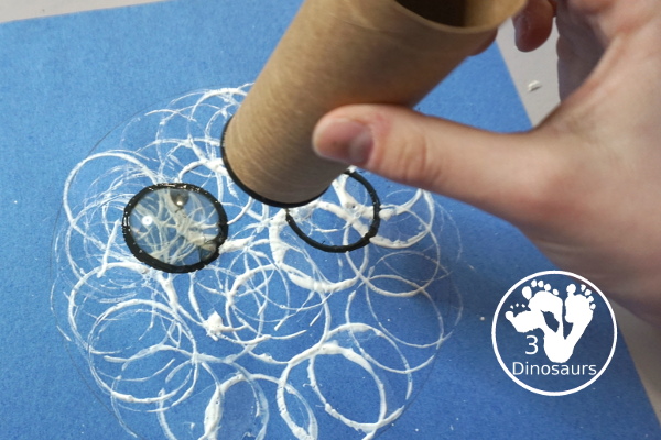 Paper Roll Snowman painting for kids - a fun snowman made by painting with paper rolls. A simple winter craft that kids of different ages can do. It is simple to set up and do.