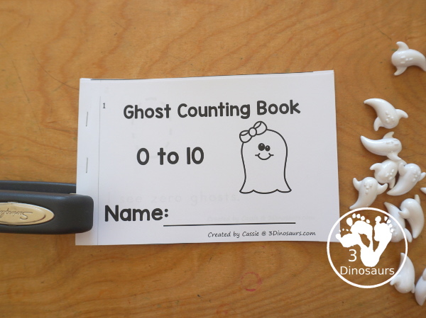 Free Ghost Counting Easy Reader Book Printable - with numbers 0 to 10 with counting different ghosts on each page. A great counting book for kids in prek and kindergarten for Halloween. - 3Dinosaurs.com