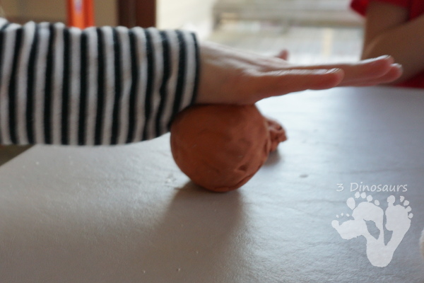 Fun To Make Model Magic Turkey - easy to make turkey and get a lot of fun fine motor work in as well - 3Dinosaurs.com #craftsforkids #thanksgiving