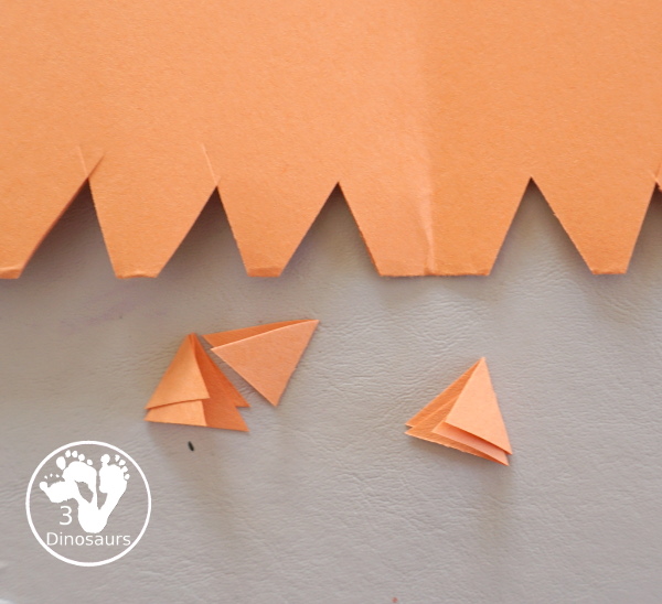 Turkey Feather Watercolor Painting for Kids - a fun turkey craft made with a cookie cutter feather and construction paper. A fun watercolor painting idea with feathers for a Thanksgiving craft for kids in preschool, prek, and kindergarten. 3Dinosaurs.co