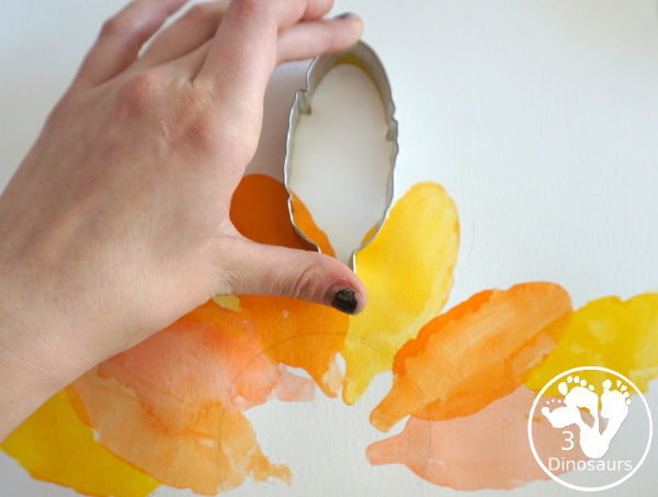 Turkey Feather Watercolor Painting for Kids - a fun turkey craft made with a cookie cutter feather and construction paper. A fun watercolor painting idea with feathers for a Thanksgiving craft for kids in preschool, prek, and kindergarten. 3Dinosaurs.co