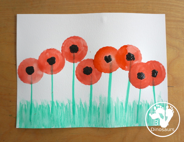 Watercolor Poppy Painting For Veteran's Day - a fun  watercolor painting using cookie cutters for the circle flowers and q-tip painting for the center. Simple and easy to do with kids. - 3Dinosaurs.com