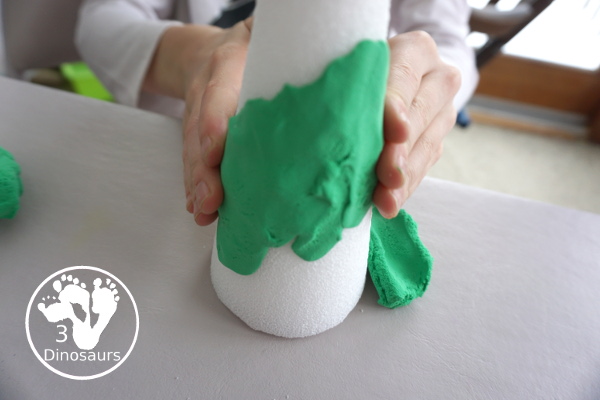 Model Magic Christmas Tree - A fun fine motor Christmas Craft you can do with kids - 3Dinosaurs.com