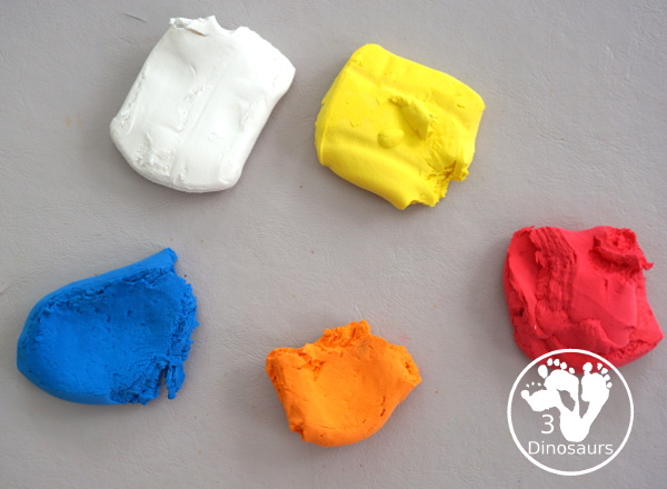 Model Magic Christmas Tree - A fun fine motor Christmas Craft you can do with kids - 3Dinosaurs.com