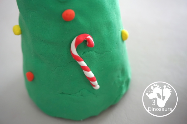 Model Magic Christmas Tree - A fun fine motor Christmas Craft you can do with kids - 3Dinosaurs.com