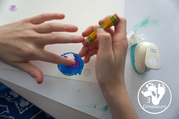 Christmas Ornament Wreath - a super easy wreath craft to make for Christmas - color a circle on the paper with oil pastels - 3Dinosaurs.com  