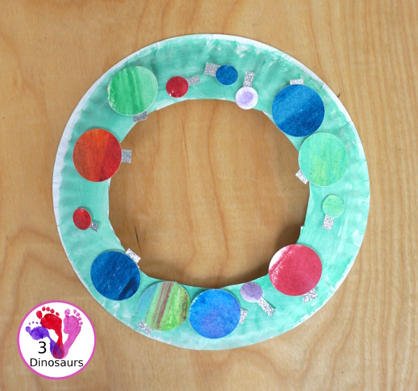 Christmas Ornament Wreath - a super easy wreath craft to make for Christmas - 3Dinosaurs.com