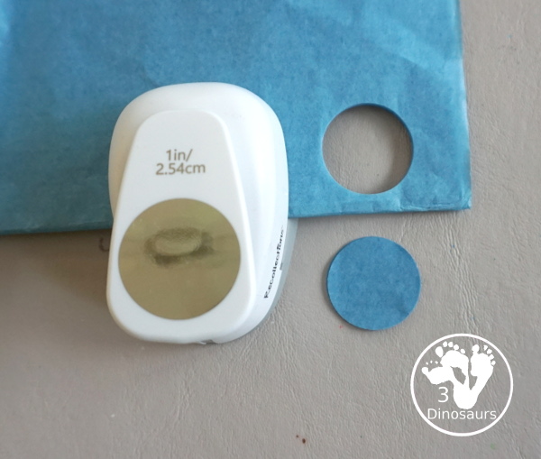 Confetti Wreath Craft for New Years - a fun tissue paper wreath craft that makes a fun confetti wreath for kids - 3Dinosaurs.com