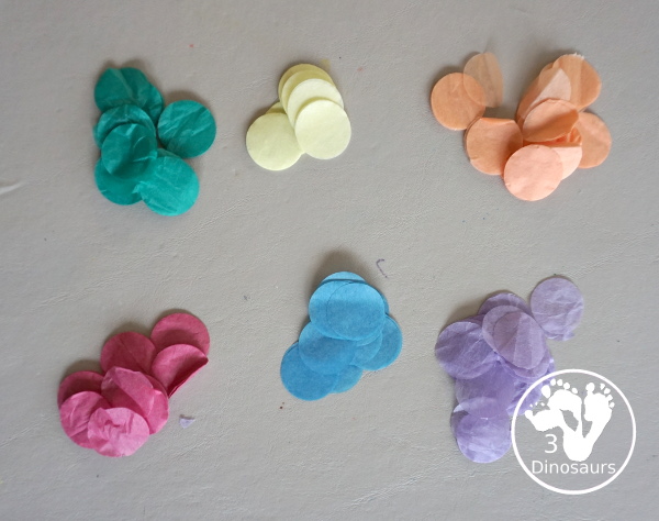 Confetti Wreath Craft for New Years - a fun tissue paper wreath craft that makes a fun confetti wreath for kids - 3Dinosaurs.com