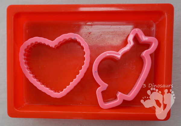 Water beads, Vinegar & Baking Soda STEM - hands-on experiment for kids to try and learn about water flow in and out of water beads - 3Dinosaurs.com