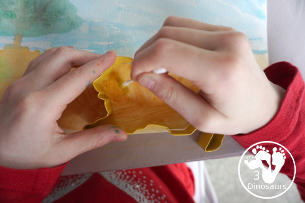 Giraffe & Lion Painting with Lions at Lunchtime - a fun watercolor and cookie cutter painting activity to make an African animal scene - 3Dinosaurs.com