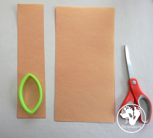 Football Wreath Craft For Kids - a fun wreath craft for a football theme. You have a green wreath with white lines and footballs around the wreath. Great for any football theme. - 3Dinosaurs.com