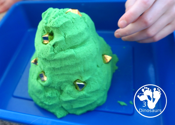 St. Patrick's Day Gold Find Sensory Bin - a fun kinetic sand sensory bin for St. Patrick's Day with finding the gold in the sensory bin - 3Dinosaurs.com