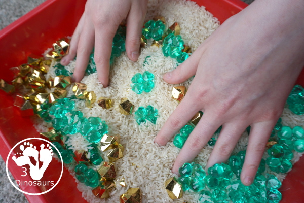 Clover & Gold Rice Sensory Bin for Saint Patrick's Day - a simple sensory bin for Saint Patrick's day that you can use with kids. - 3Dinosaurs.com