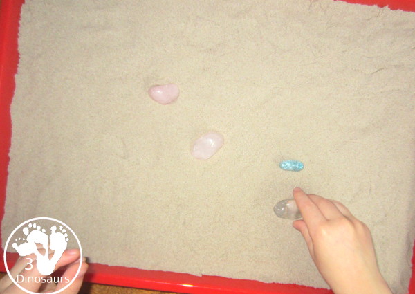 Rock Zen Garden - easy fine motor and calm down activity for kids. This sensory activity is super simple to set up and play.- 3Dinosaurs.com
