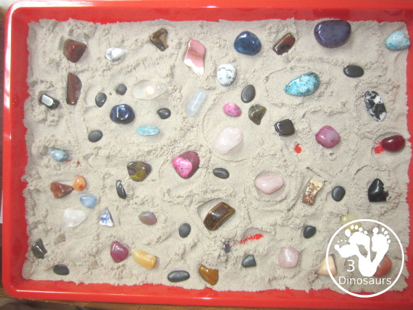 Rock Zen Garden - easy fine motor and calm down activity for kids. This sensory activity is super simple to set up and play.- 3Dinosaurs.com
