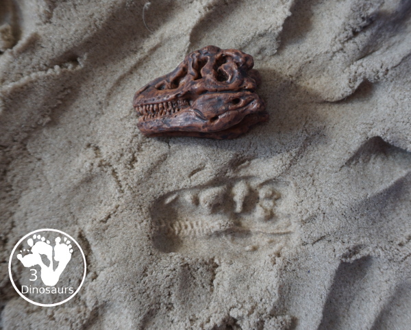Dinosaur and Kinetic Sand Sensory Bin - a simple sensory bin put together to play with dinosaur bones and kinetic sand. Super simple to set up and use for sensory play.- 3Dinosaurs.com