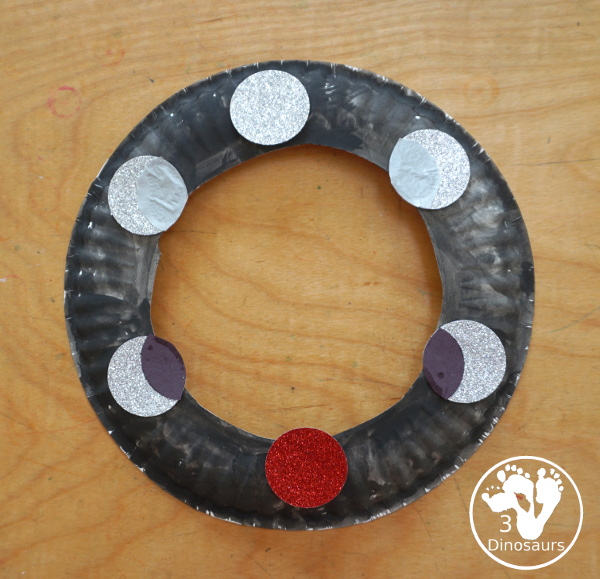 Lunar Eclipse Sequencing Wreath Craft - a fun wreath to show the parts of the lunar eclipse for kids. - 3Dinosaurs.com