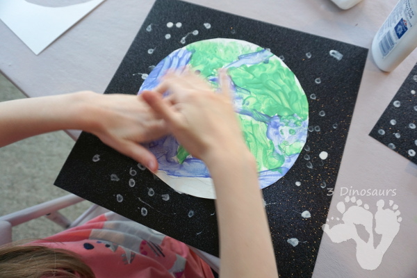 Easy to Make Finger Painted Planet Earth - fun projects for Earth Day or a project on planet earth - 3Dinosaurs.com