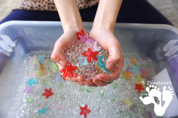Flower Water Bead Sensory Bin - a great sensory bin for the spring with fun flower and leaves - 3Dinosaurs.com