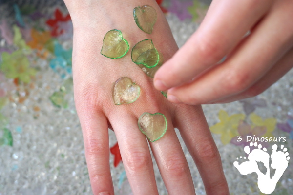 Flower Water Bead Sensory Bin - a great sensory bin for the spring with fun flower and leaves - 3Dinosaurs.com