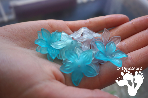 Flower Water Bead Sensory Bin - a great sensory bin for the spring with fun flower and leaves - 3Dinosaurs.com