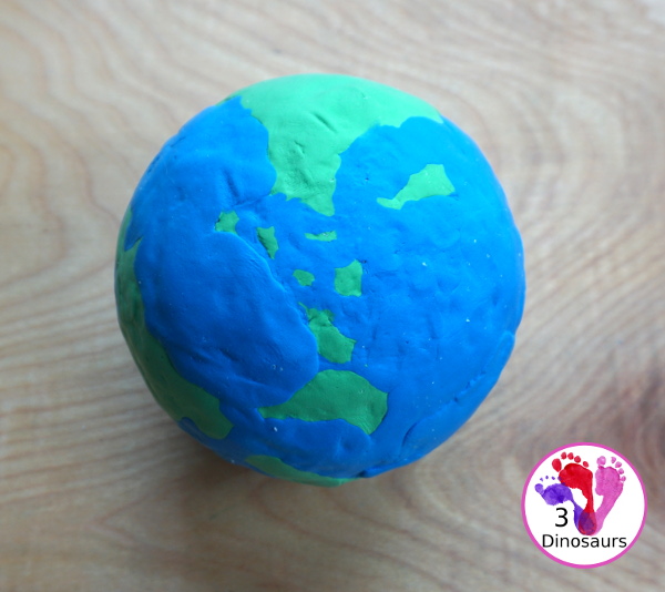Model Magic Earth Craft - a super simple craft that different ages can make that works great for a fine motor craft for Earth Day or learning about space - 3Dinosaurs.com