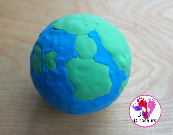 Model Magic Earth Craft - a super simple craft that different ages can make that works great for a fine motor craft for Earth Day or learning about space - 3Dinosaurs.com