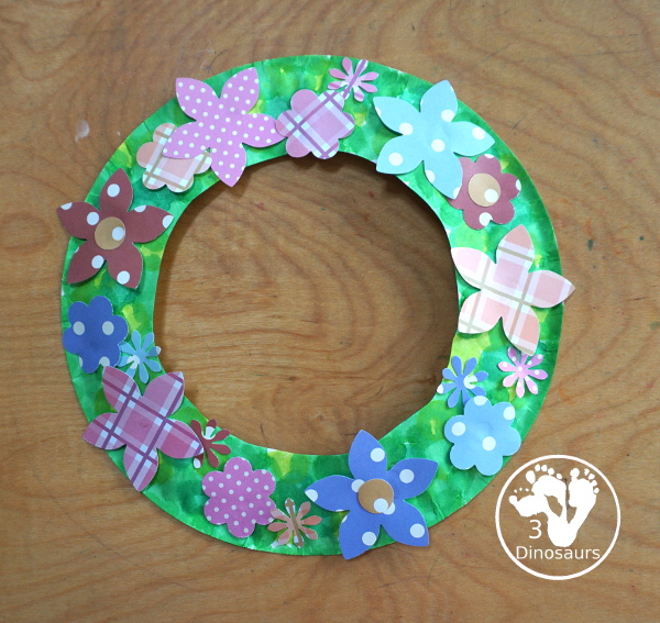 Flower Scrapbook Paper Wreath Craft - a paper plate wreath made with dot markers and scrapbook paper to make this flower wreath - 3Dinosaurs.com