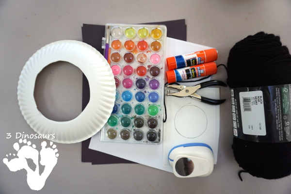 Easy to Make Phases Of the Moon Wreath - easy way to make a phases of the moon wreath for a space themed craft - 3Dinosaurs.com