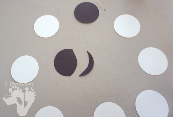 Easy to Make Phases Of the Moon Wreath - easy way to make a phases of the moon wreath for a space themed craft - 3Dinosaurs.com