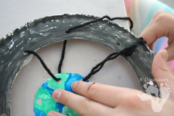 Easy to Make Phases Of the Moon Wreath - easy way to make a phases of the moon wreath for a space themed craft - 3Dinosaurs.com