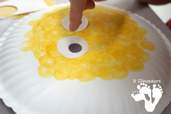 Easy To Make Paper Plate Lion - made with paper plates and torn paper, a fun craft for a zoo theme  - 3Dinosaurs.com 