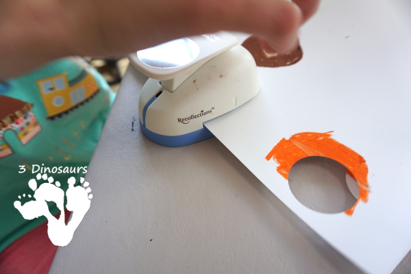 A Fun Space Theme Wreath - make a paper plate wreath with a space theme that has planets and stars - 3Dinosaurs.com 