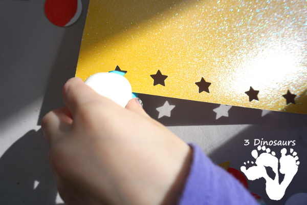 A Fun Space Theme Wreath - make a paper plate wreath with a space theme that has planets and stars - 3Dinosaurs.com 