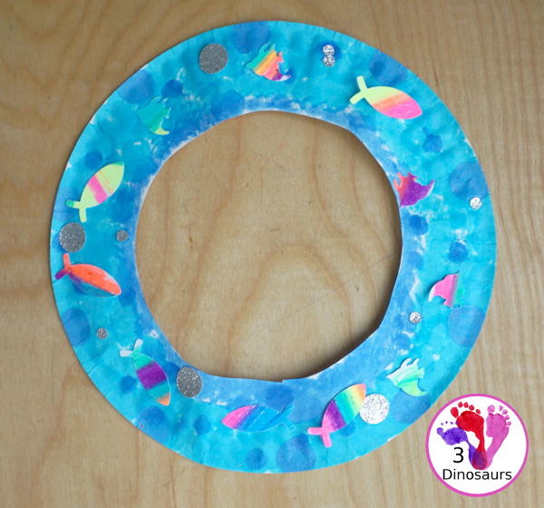 Ocean Fish Wreath - ocean  paper plate wreath that kdis can make for a fun ocean craft that any age can make. - 3Dinosaurs.com