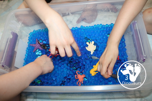 Ocean Water Bead Sensory Bin - a simple water bead sensory bin with ocean figures for kids to play in for word ocean day.- 3Dinosaurs.com