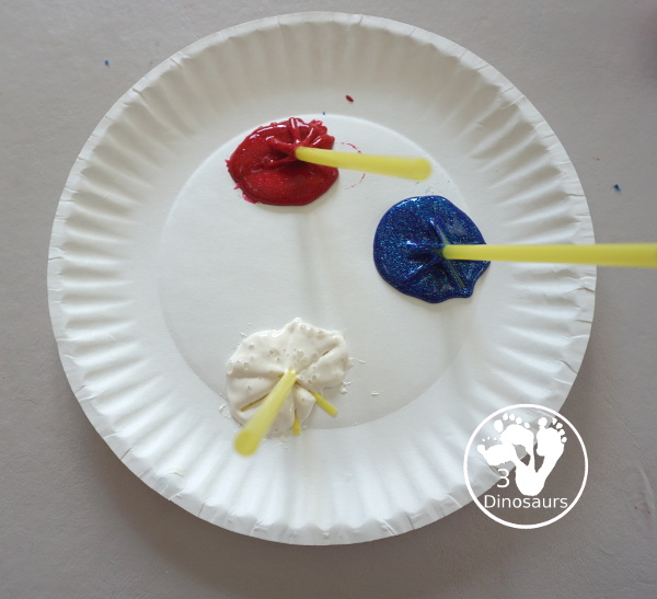 Red, White & Blue Straw Painted Fireworks Wreath - a fun firework themed wreath for the Fourth of July with red, white, and blue colors. A simple painting craft you can do with kids. - 3Dinosaurs.com