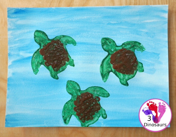 Sea Turtle Painting with Cookie Cutters for Kids - an easy sea turtle painting activities that kids of different ages can do with cookie cutters - 3Dinosaurs.com