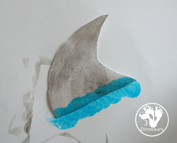Shark Fin Wreath Craft for Shark Week - that kids can make with a shark cookie cutter and a paper plate. A super easy wreath for all ages.-  3Dinosaurs.com