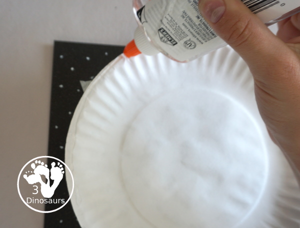 Tissue Paper Moon Paper Plate Craft - a fun tissue paper craft that kids can make for a moon theme. A fun way to make a moon with kids for Moon Day in July or any Moon theme. They will enjoy it. 3Dinosaurs.com