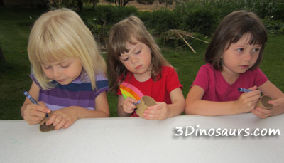 Peacock: coloring paper roll