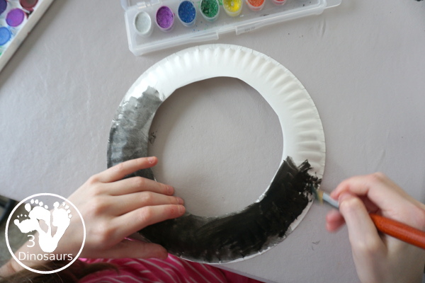 A Fun Night Sky Theme Wreath - make a paper plate wreath with a night sky wreath with a moon and stars - 3Dinosaurs.com 