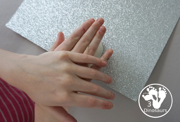 A Fun Night Sky Theme Wreath - make a paper plate wreath with a night sky wreath with a moon and stars - 3Dinosaurs.com 