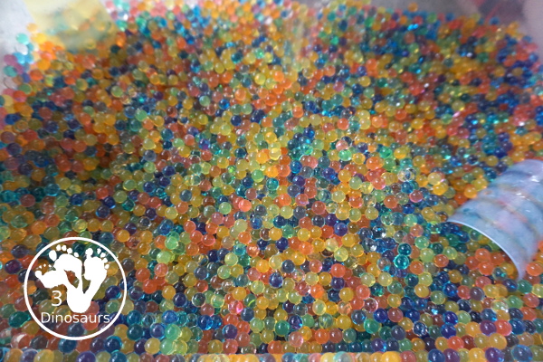 Water Beads Sensory Bin - easy sensory play with water beads for all year - 3Dinosaurs.com