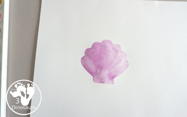 Shell Cookie Cutter Watercolor Painting for a fun beach painting theme for kids. With cookie cutters to make a fun and creative painting of shells - 3Dinosaurs.com