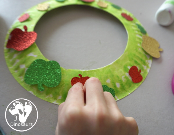Glitter Apple Wreath for the fall - super easy to make for a fun fall decoration - 3Dinosaurs.com